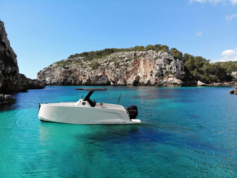 Wynajem Motorówka w Mahon Port - Cattleya X6