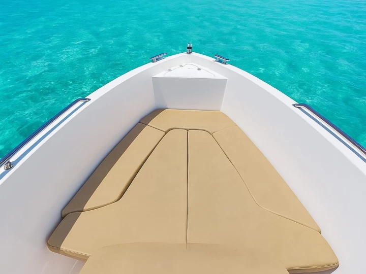 Boats mak Cattleya X6 między profesjonalistami a osobami prywatnymi w Cala Llonga