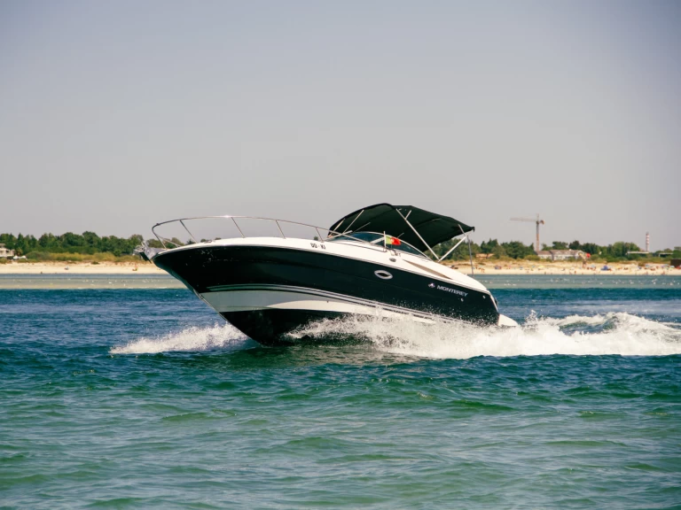 Wynajem łodzi Monterey 250 CR w Marina de Tróia na SamBoat 