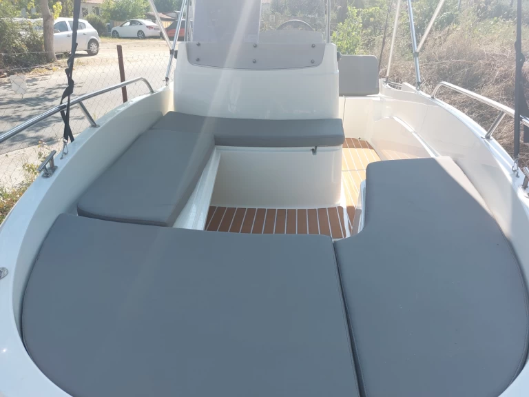 Wynajem Motorówka Remus z patentem 