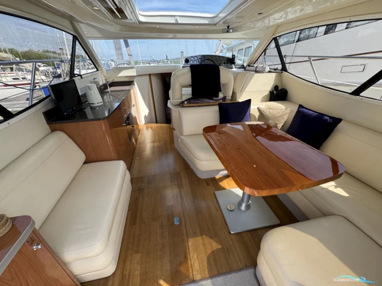 Régal Commodore 38 między profesjonalistami a osobami prywatnymi w Menton