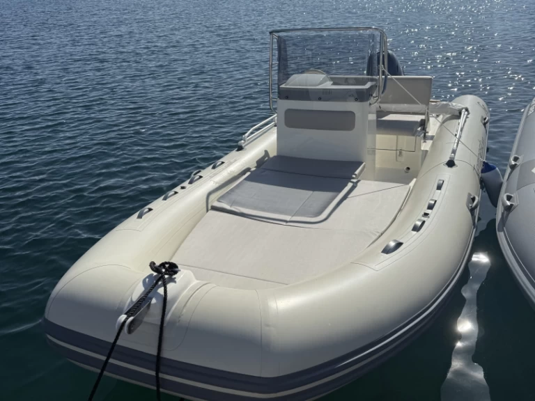 Wynajem Łódż półsztywna w Palau - Capelli Tempest 530