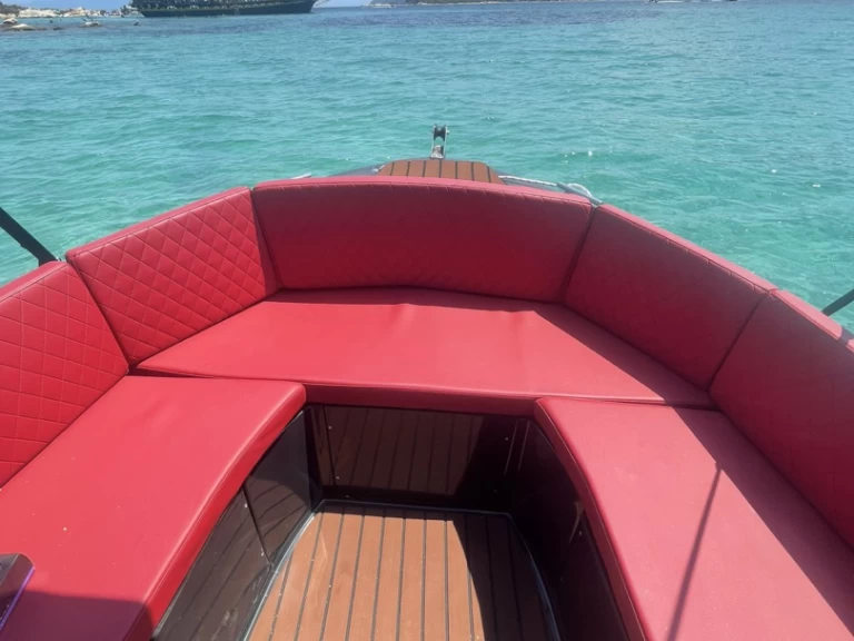 Aquastar Aquastar 600 RIB między profesjonalistami a osobami prywatnymi w Vourvourou