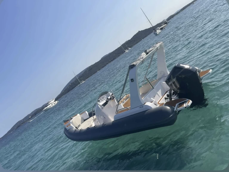 Wynajmij Łódż półsztywna z lub bez skippera QUINGDAO w Lecci