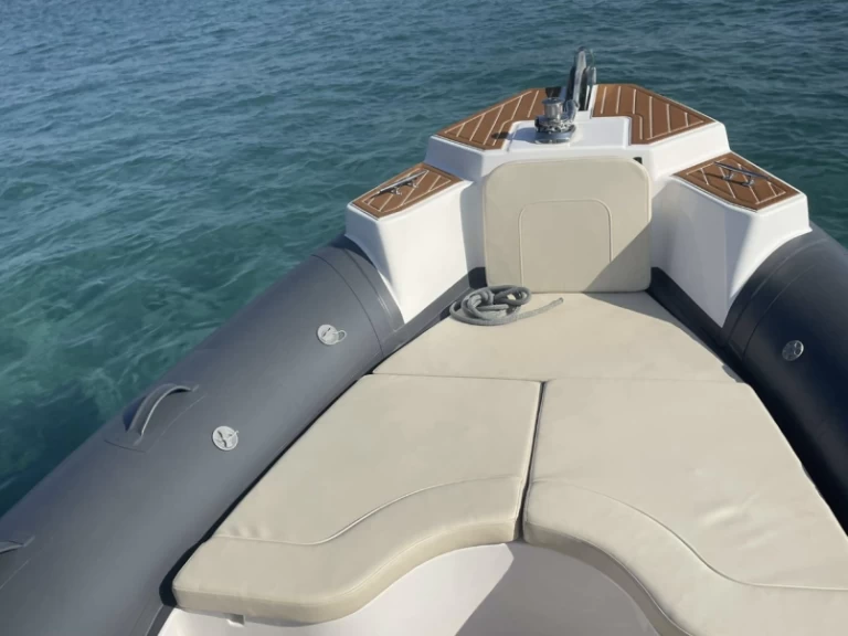 Wynajem Łódż półsztywna QUINGDAO z patentem 