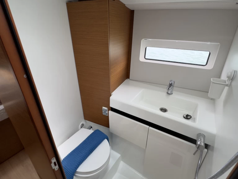 Jeanneau Sun Odyssey 490 między profesjonalistami a osobami prywatnymi w Rodi Garganico