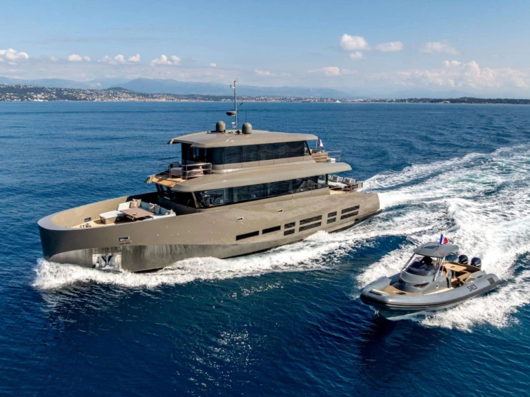 Wynajmij WALLY YACHTS KOKONUT'S WALLY w Antibes