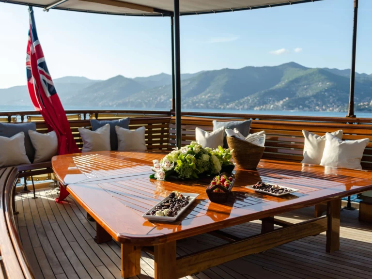 Wynajmij  OVER THE RAINBOW OF LONDON w Cannes