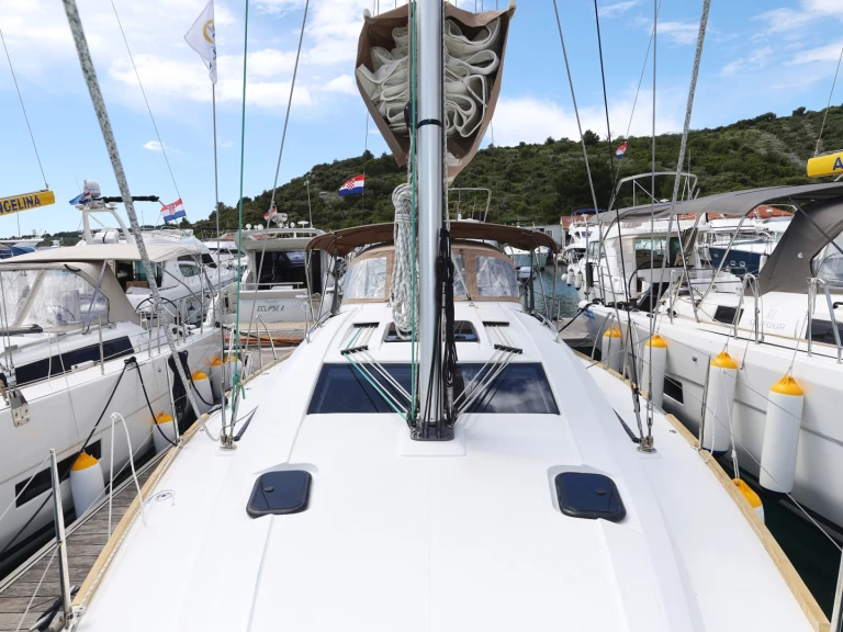 Elan Impression 40.1 między profesjonalistami a osobami prywatnymi w Primosten