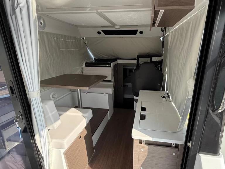 Jeanneau Merry Fisher 895 Serie 2 między profesjonalistami a osobami prywatnymi w Zadar