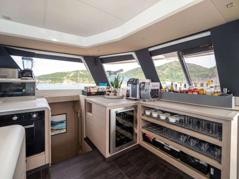 Wynajem Luksusowy jacht Fountaine Pajot z patentem 