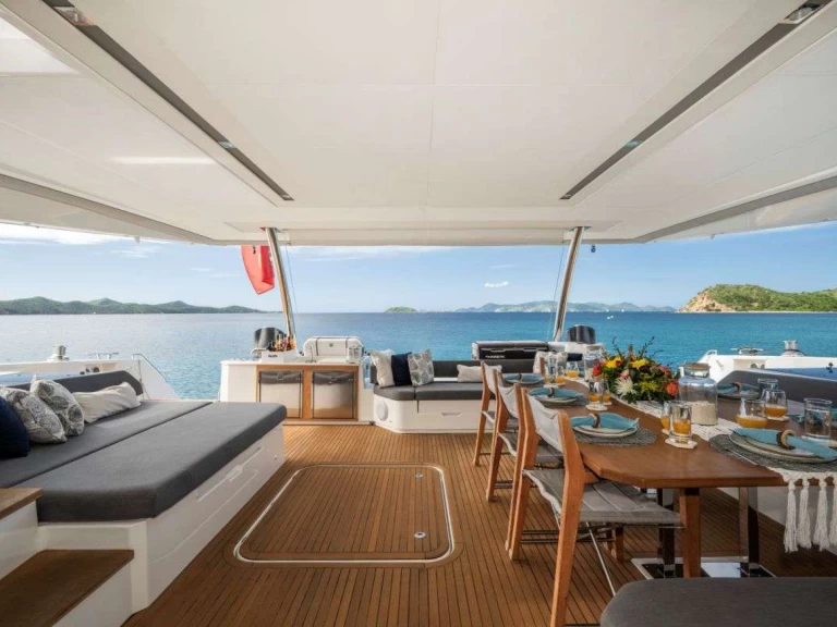 Wynajem Luksusowy jacht Fountaine Pajot z patentem 