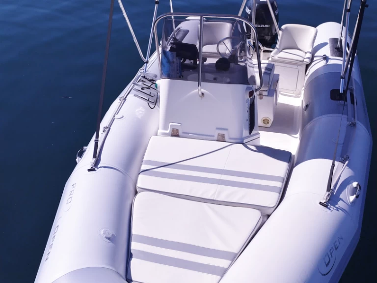 Łódż półsztywna do wynajmu w L'Estaque w najlepszej cenie