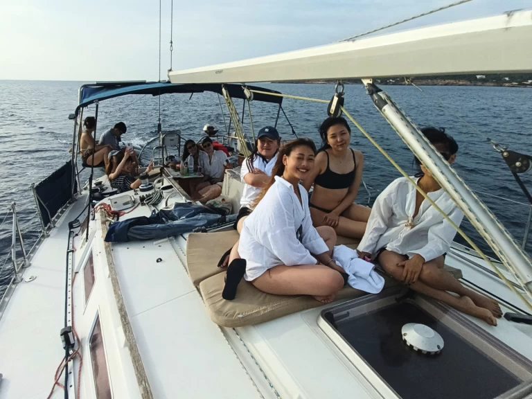 Żaglowiec do wynajmu w Sant Antoni de Portmany w najlepszej cenie