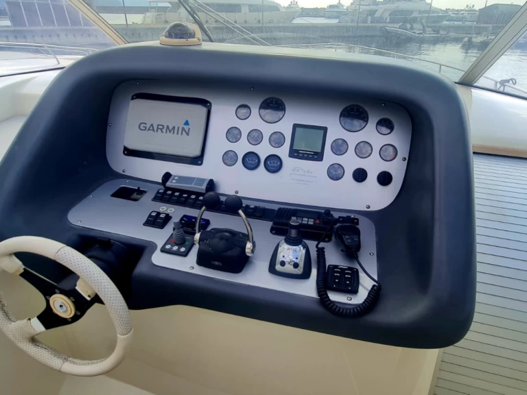 Wynajem Motorówka PRIMATIST By Bruno Abbate z patentem 