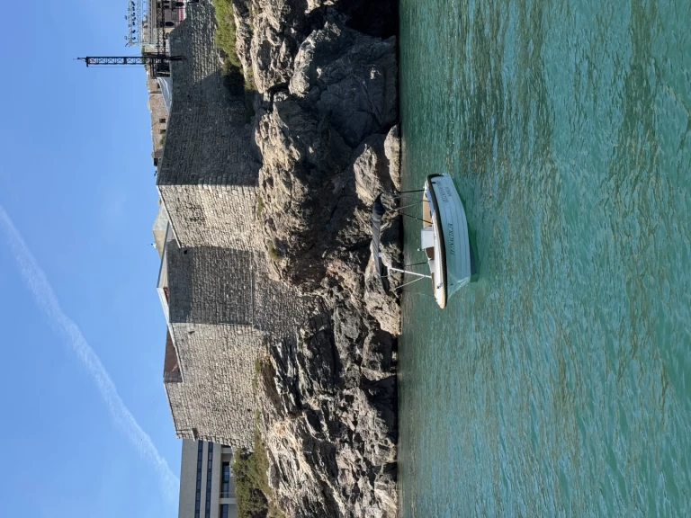 Motorówka do wynajmu w Sète w najlepszej cenie