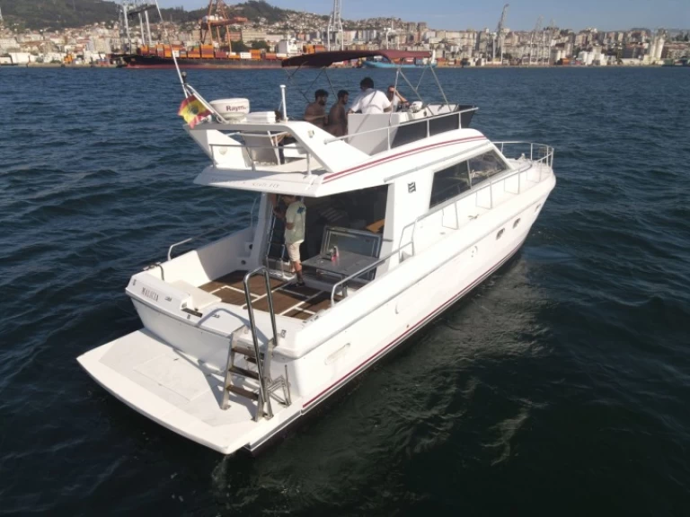 Ferretti Ferretti 39 między profesjonalistami a osobami prywatnymi w Vigo