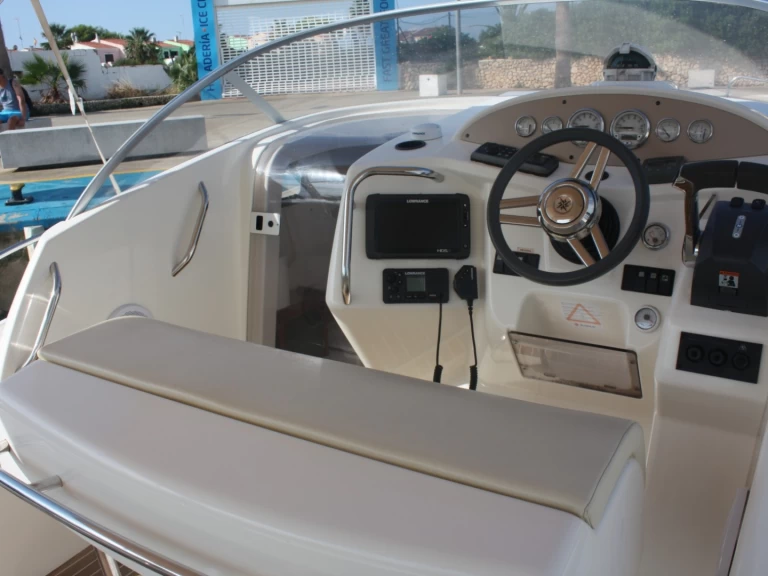 Wynajmij Motorówka z lub bez skippera Jeanneau w Fornells