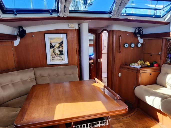 Oyster Marine Oyster 47 między profesjonalistami a osobami prywatnymi w Porto San Paolo