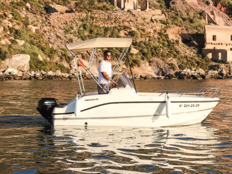 Wynajem Motorówka Quicksilver z patentem 