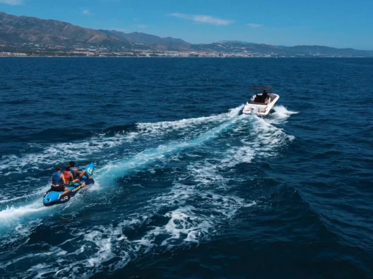 Wynajem Motorówka Suzuki z patentem 