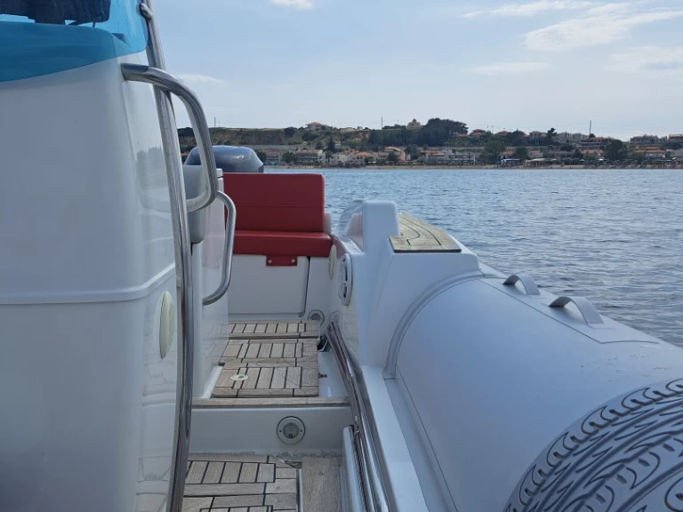 Pirelli PZERO770 między profesjonalistami a osobami prywatnymi w Néa Potídhaia