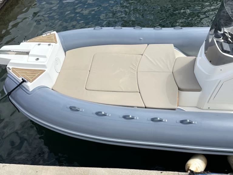 Wynajem Łódż półsztywna Capelli z patentem 