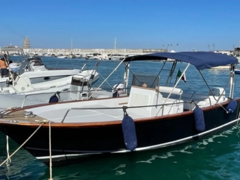 Wynajem Motorówka w Giardini-Naxos - Lancia Why Not?