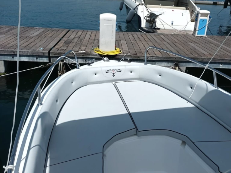 Wynajem Motorówka Trimarchi z patentem 