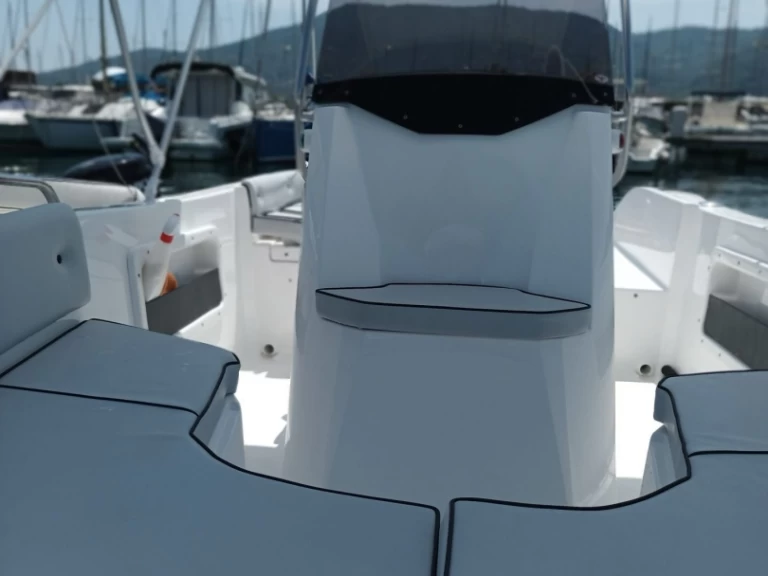 Trimarchi Trimarchi 57s między profesjonalistami a osobami prywatnymi w Porto Mirabello