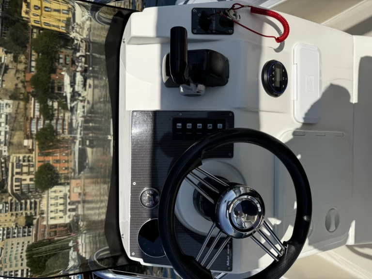 Wynajmij Łódż półsztywna z lub bez skippera Marsea w Neapol