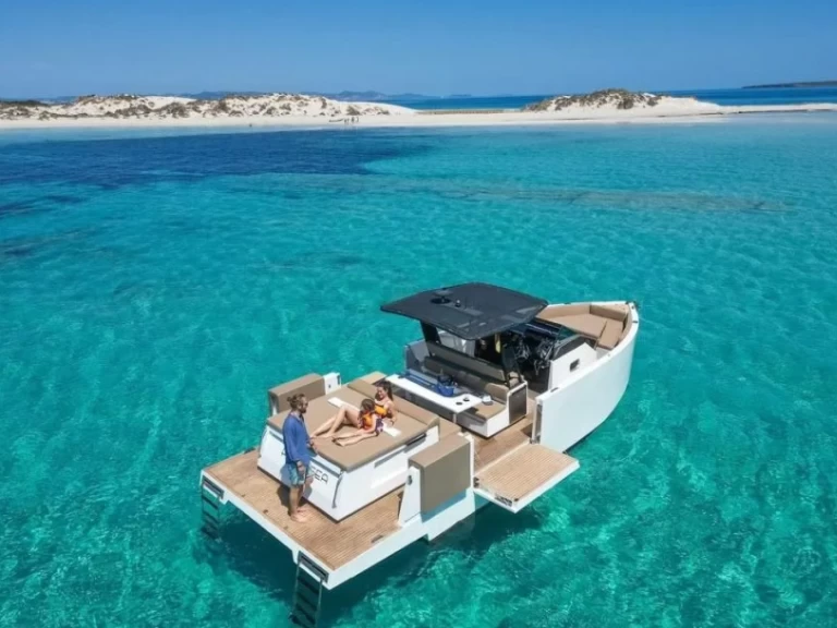 Wynajem Motorówka De Antonio D33 Open z patentem 