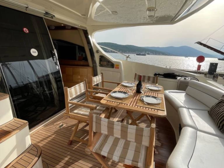 Wynajmij Azimut Azimut 62 Fly w Tivat