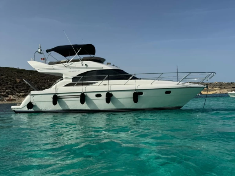 Wynajem Motorówka Princess z patentem 