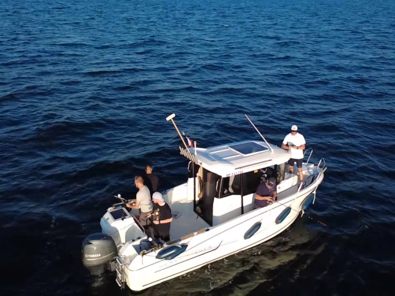 Jeanneau Merry Fisher 695 Marlin między profesjonalistami a osobami prywatnymi w Dieppe