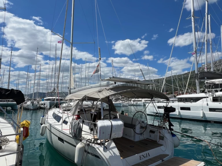 Wynajem Żaglowiec Bavaria z patentem 