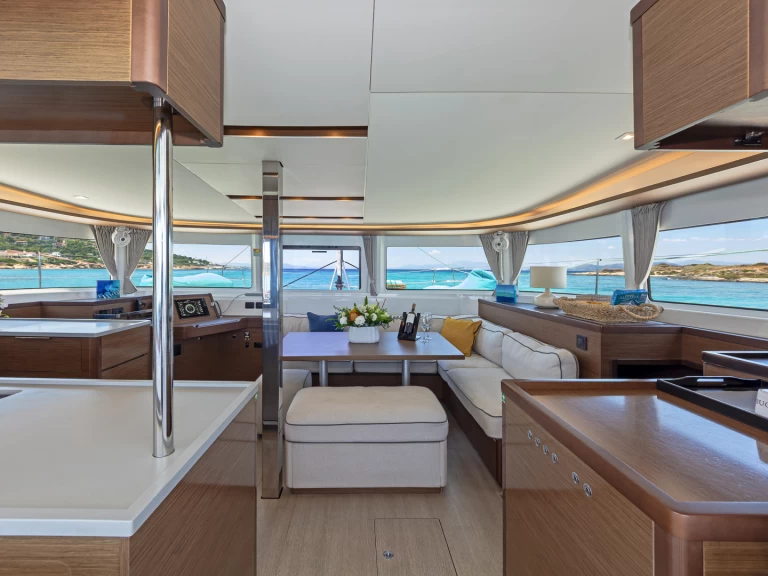 Katamaran do wynajmu w Alimos w najlepszej cenie