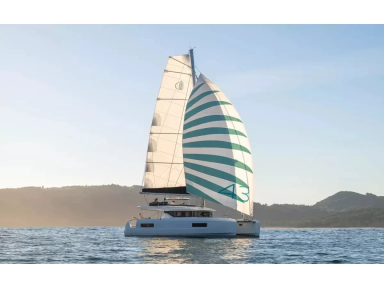 Wynajem Katamaran Lagoon z patentem 