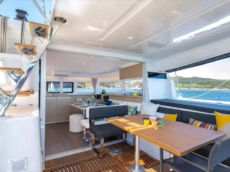 Katamaran do wynajmu w Cugnana Verde w najlepszej cenie