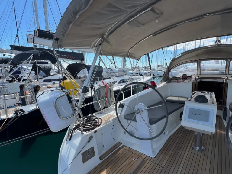 Wynajem Żaglowiec Bavaria z patentem 