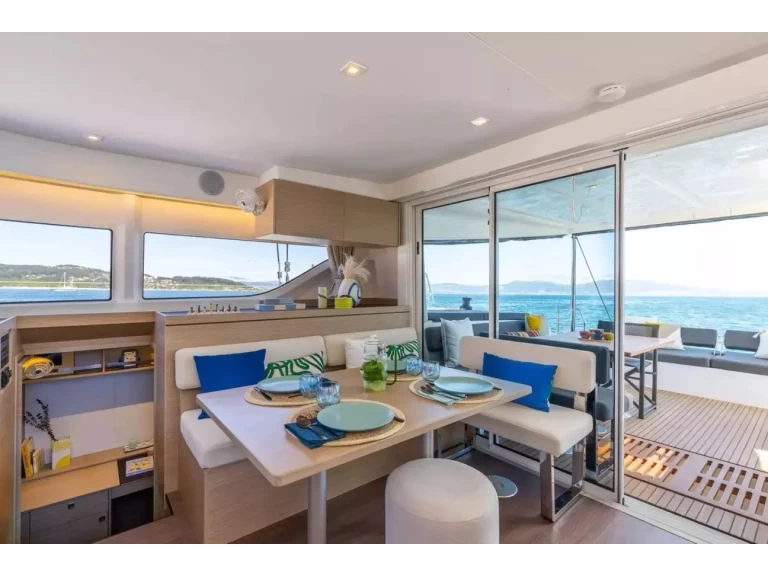 Katamaran do wynajmu w Cugnana Verde w najlepszej cenie