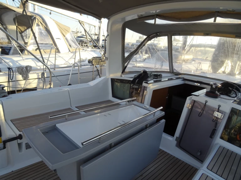 Bénéteau Oceanis 41.1 między profesjonalistami a osobami prywatnymi w Lefkáda