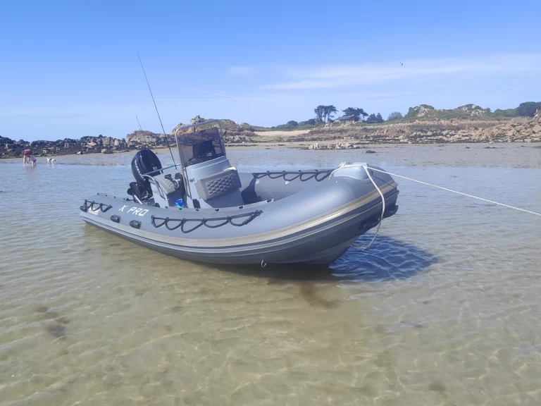 Wynajem Łódż półsztywna 3D Tender z patentem 