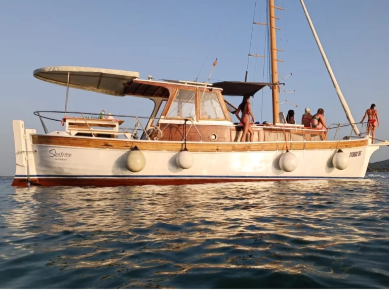 Wynajmij Custom Made Leut w Biograd na Moru