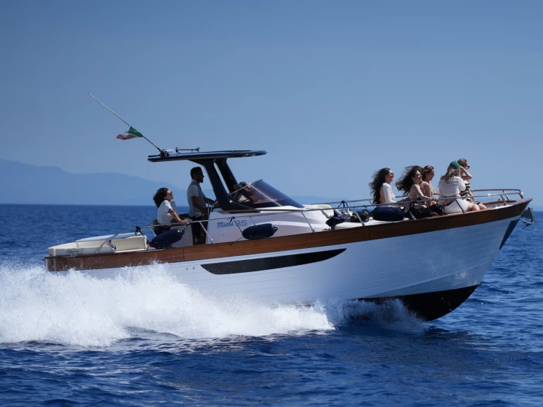 Mimi 9.5 wa między profesjonalistami a osobami prywatnymi w Salerno