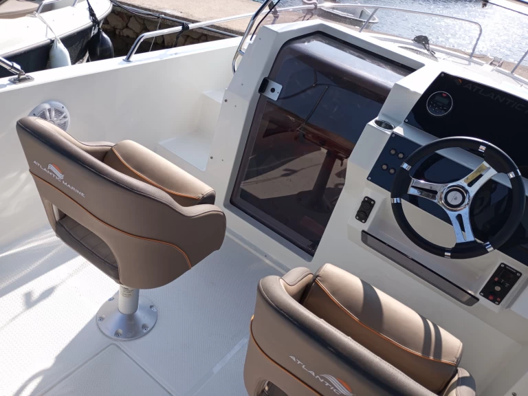 Atlantic Sun Cruiser 630 między profesjonalistami a osobami prywatnymi w Sibenik