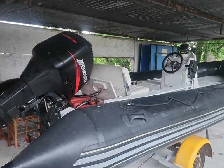 Wynajmij Bombard Explorer 550 w Ronce-les-Bains