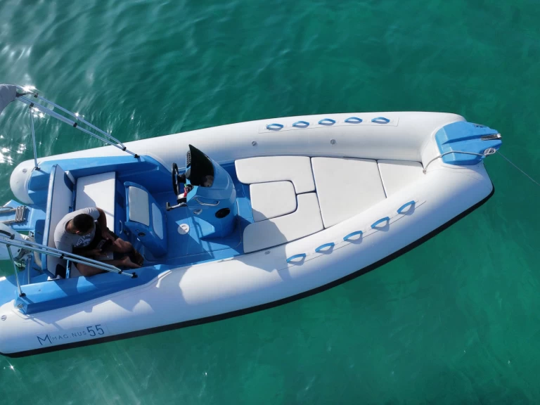 Łódż półsztywna do wynajmu w Porto Rotondo w najlepszej cenie