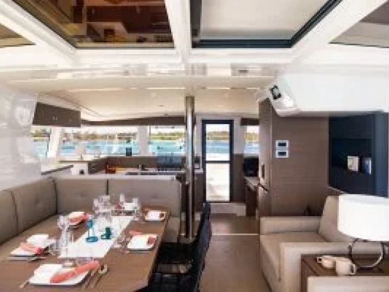 Wynajmij Katamaran z lub bez skippera Bali w Nicea