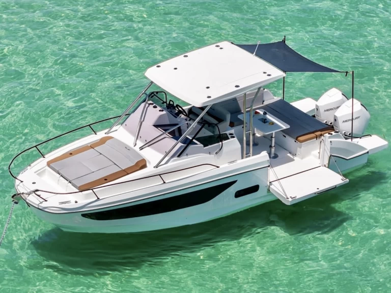 Bénéteau FLYER 9 SUNdeck między profesjonalistami a osobami prywatnymi w Antibes